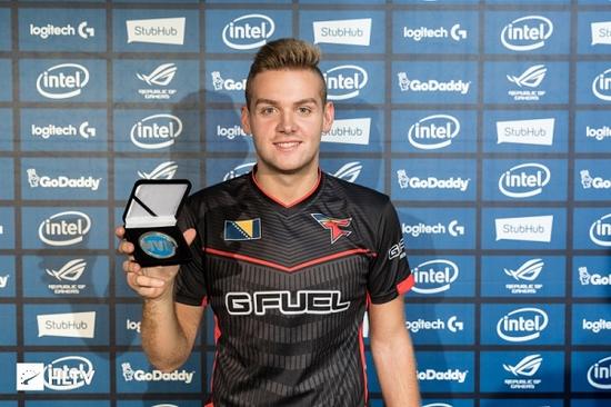 恭喜佛山GK晋级2025王者荣耀世冠半决赛