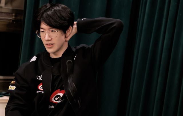 没有人！下路小组 + VicLa 加里奥的各种离谱操作 BNK FEARX 输给了 Dplus KIA 并遭遇三连败